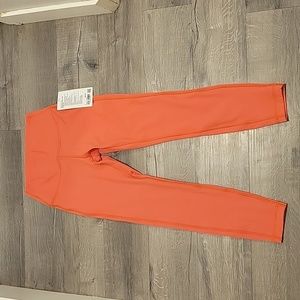 Lululemon Under HR Tight 25'' size 6